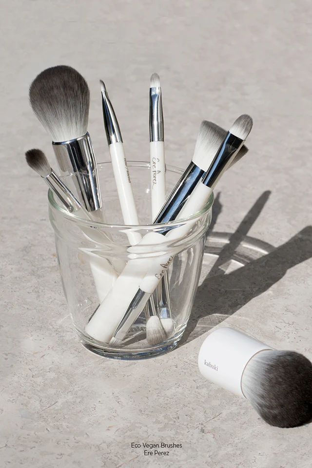 Eco Vegan Kabuki Brush - Image 7