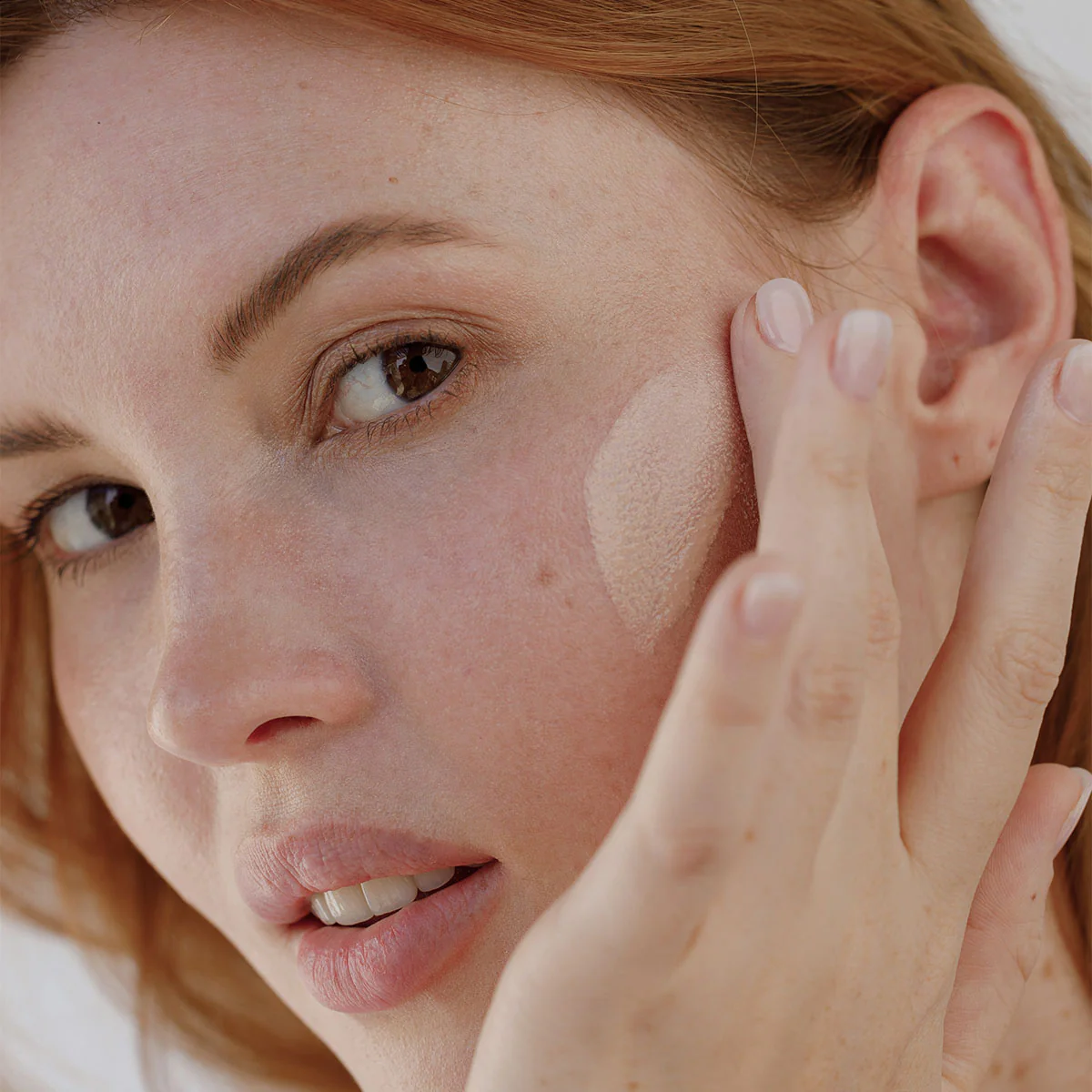 Skin Tint Serum Foundation SPF15 - Lightest Porcelain - Image 5