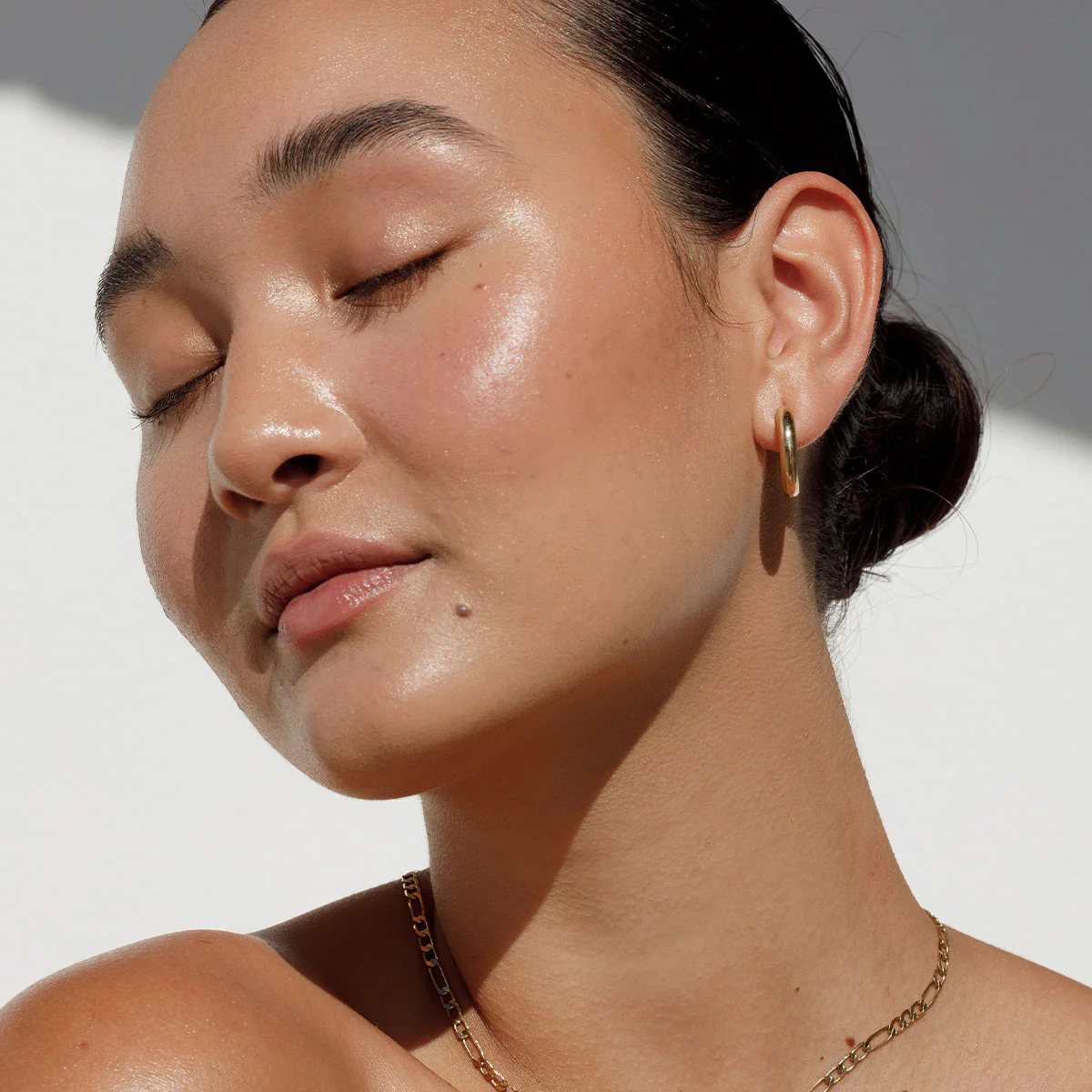 Skin Tint Serum Foundation SPF15 - Warm Buff - Image 4